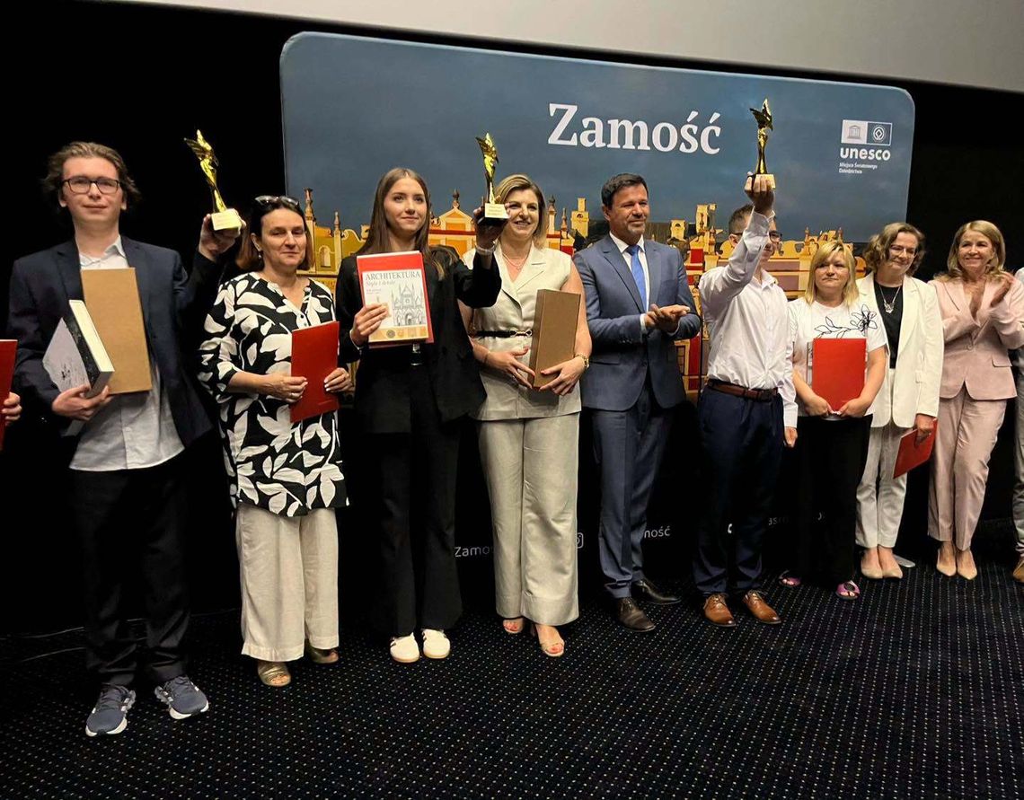 Ponad 60 młodych, uzdolnionych mieszkańców Zamościa odebrało nagrody prezydenta miasta. Po raz pierwszy wręczono także statuetki „Zamojskich Orłów”.