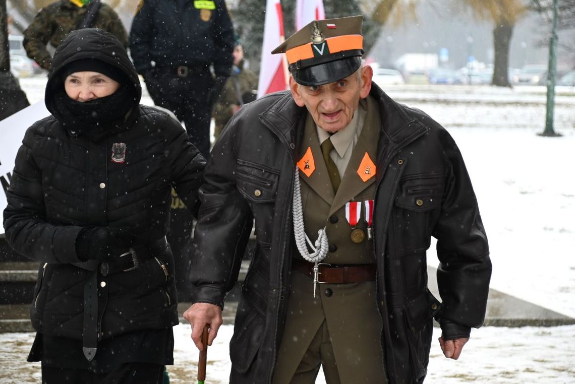 Uroczystości przy pomniku Inspektoratu Zamojskiego Armii Krajowej przy ul. Partyzantów w Zamościu.
