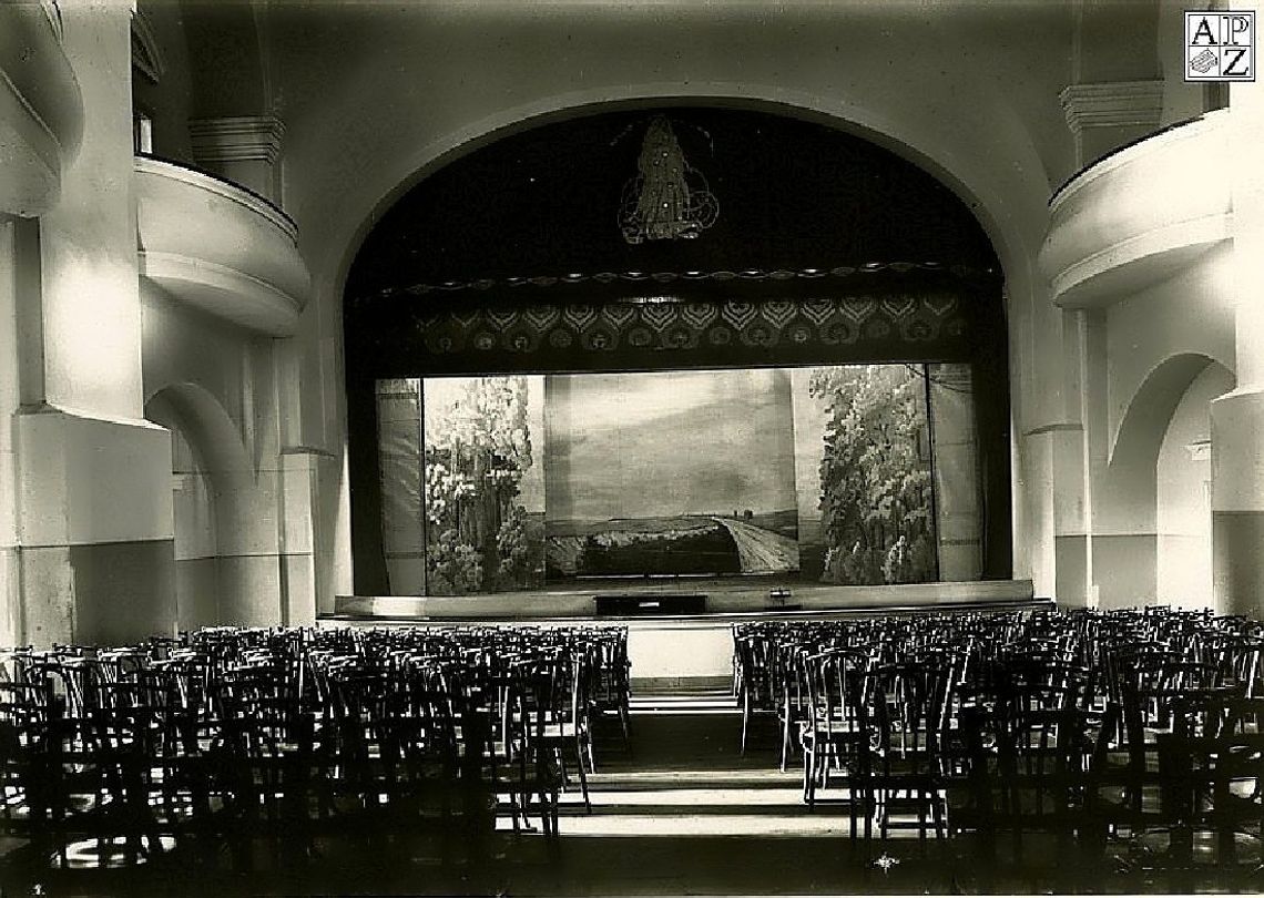 Lata 1930-1935. Kinoteatr Stylowy mieściło się wtedy w kościele franciszkanów.