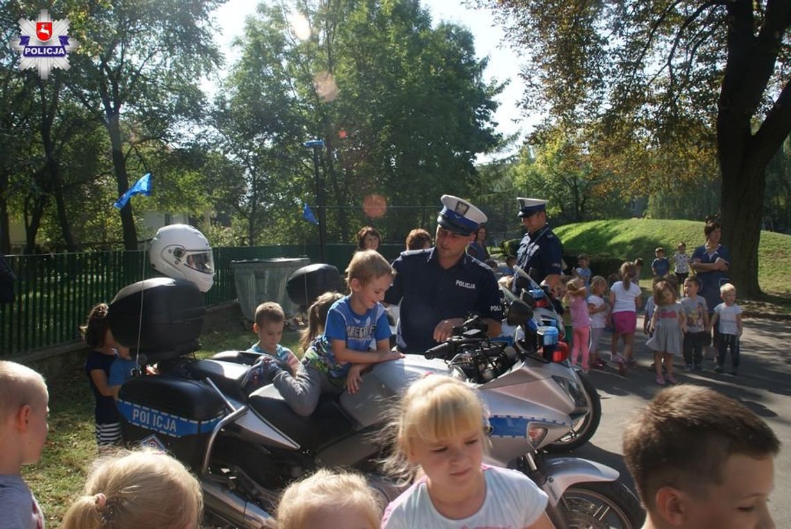 Zamość: Policjanci poszli do przedszkola. Dzieci świetnie się bawiły (ZDJĘCIA)