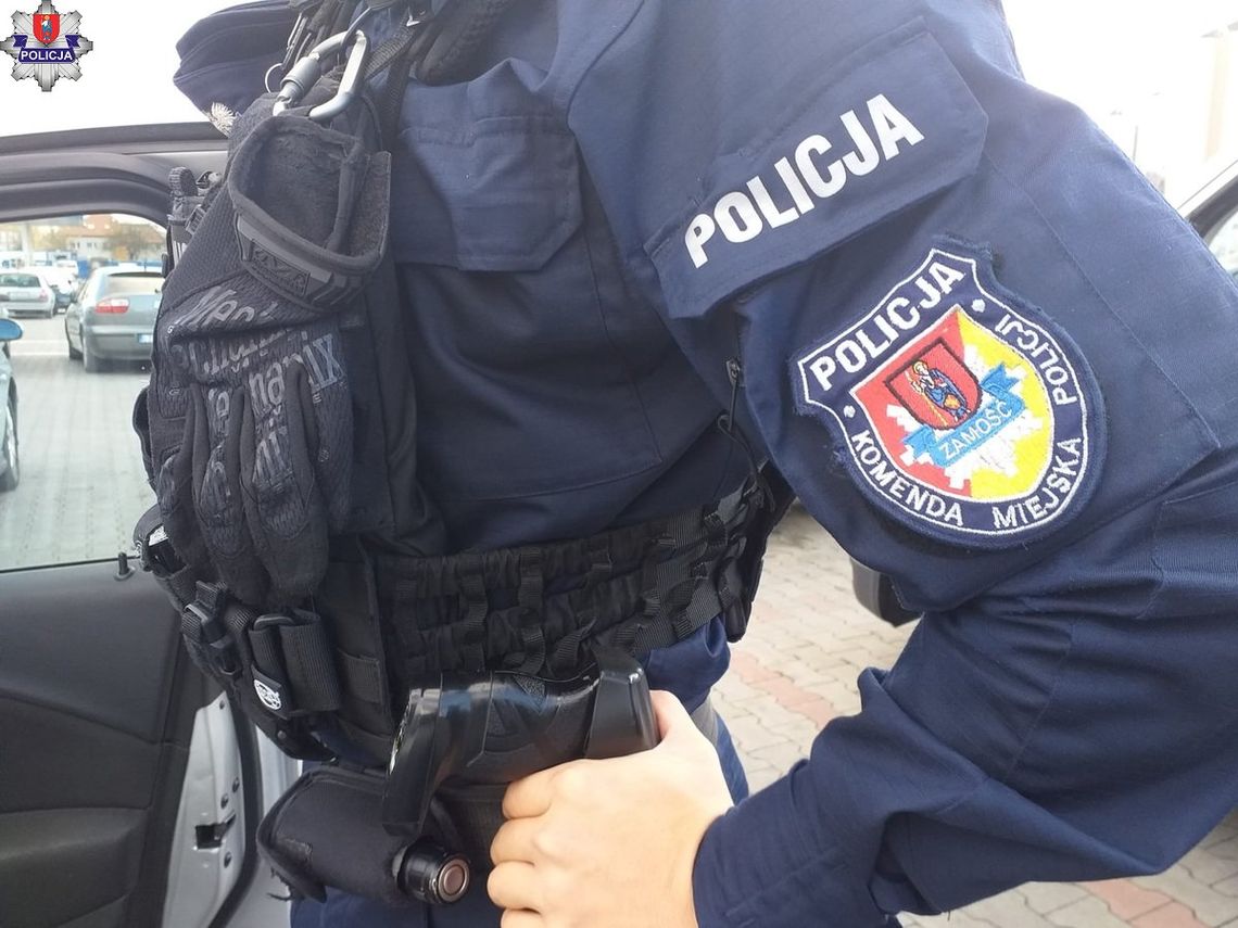 Policjant z Komendy Miejskiej Policji w Zamościu w czasie wolnym od służby zatrzymał poszukiwanego 36-latka.