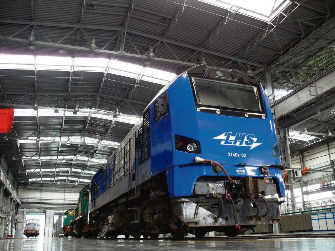 PKP LHS jest najdłuższą linią szerokotorową w Polsce, przeznaczoną do transportu towarowego. Liczy prawie 400 km i łączy kolejowe przejście graniczne Izov–Hrubieszów ze Śląskiem.