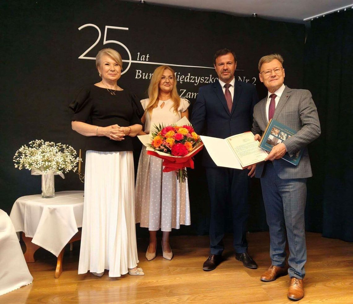 Zamość: Pożegnanie dyrektora bursy. Waldemar Leszczyński idzie na emeryturę po 50 latach pracy Dyrektor Bursy Międzyszkolnej nr 2 w Zamościu, Waldemar Leszczyński, odchodzi na emeryturę.