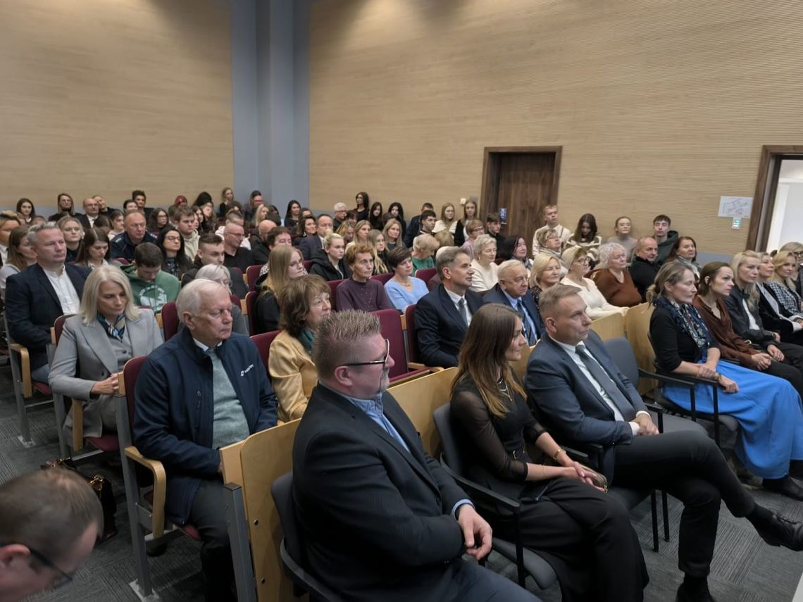 Spotkanie zgromadziło przedstawicieli środowisk prawniczych, edukacyjnych i samorządowych.