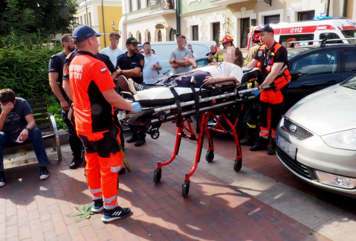 Dziewięć osób w wieku od 17 do 52 lat załogi karetek pogotowia przewiozły do szpitala w Zamościu.