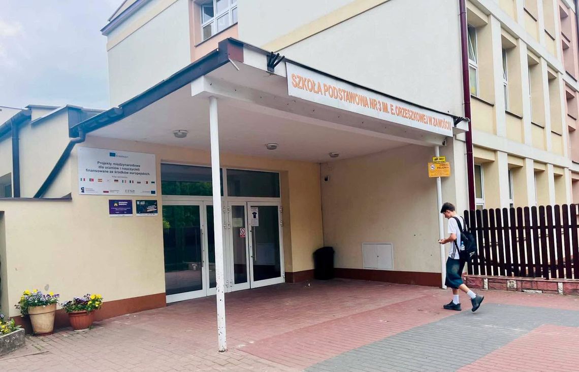 SP nr 3 przy ul. Orzeszkowej w Zamościu to jedna z miejskich placówek oświatowych, w których zlokalizowane są miejsca ukrycia.
