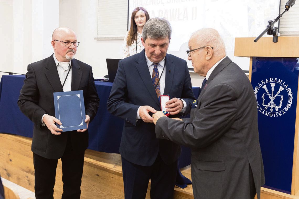 Rektor Akademii Zamojskiej otrzymał Medal Jana Pawła II.