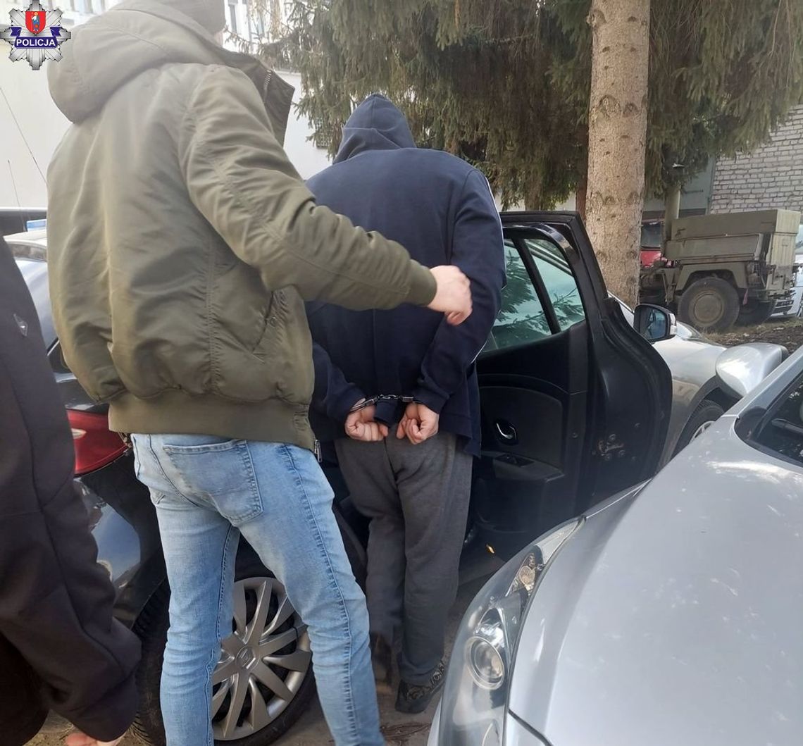 Zamojscy policjanci zatrzymali mężczyznę podejrzanego o rozbój w sklepie.