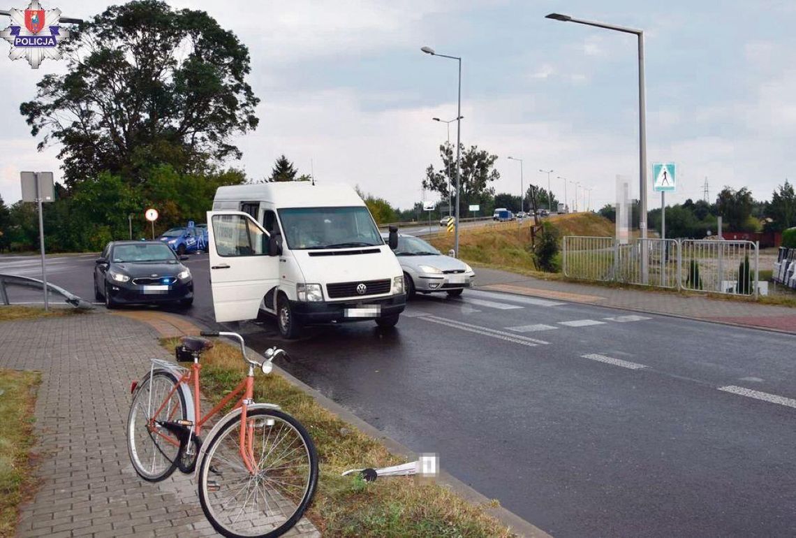 W Sitańcu kierujący busem nie zauważył przejeżdżającego przez przejście dla pieszych rowerzysty i go potrącił. Do zdarzenia doszło 16 sierpnia. Fot. Policja