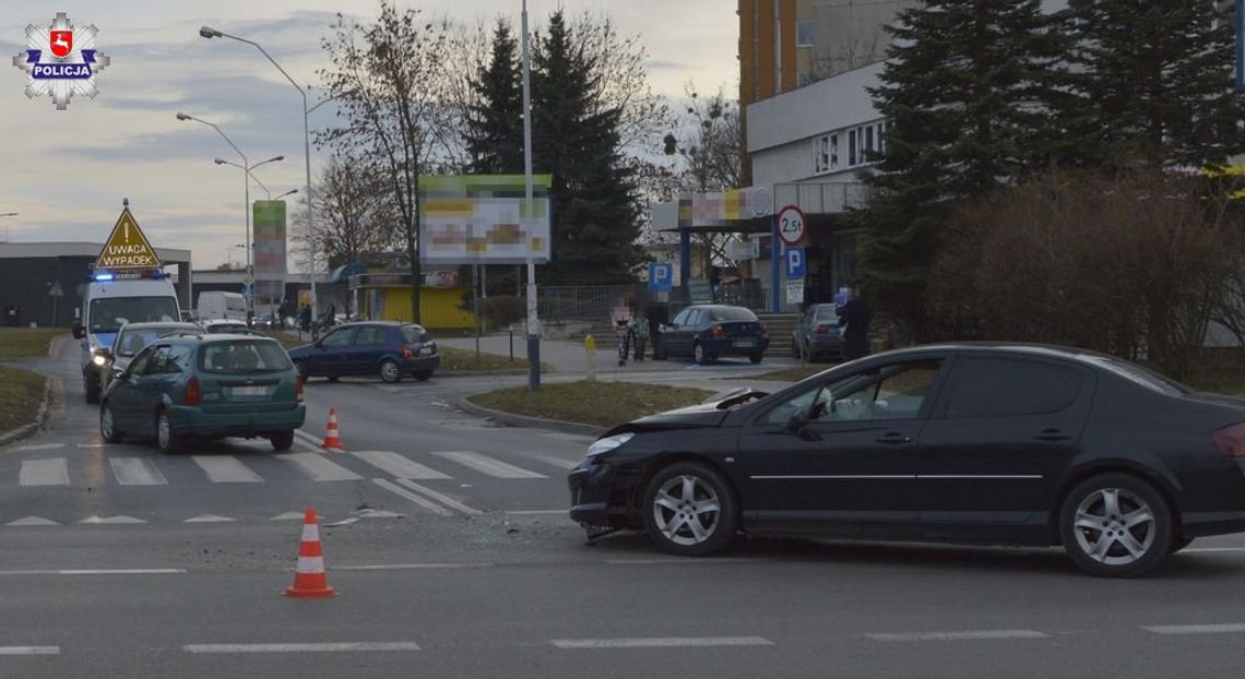 Zamość: Stłuczka na skrzyżowaniu. Ford uderzył w peugeota i hyundaia