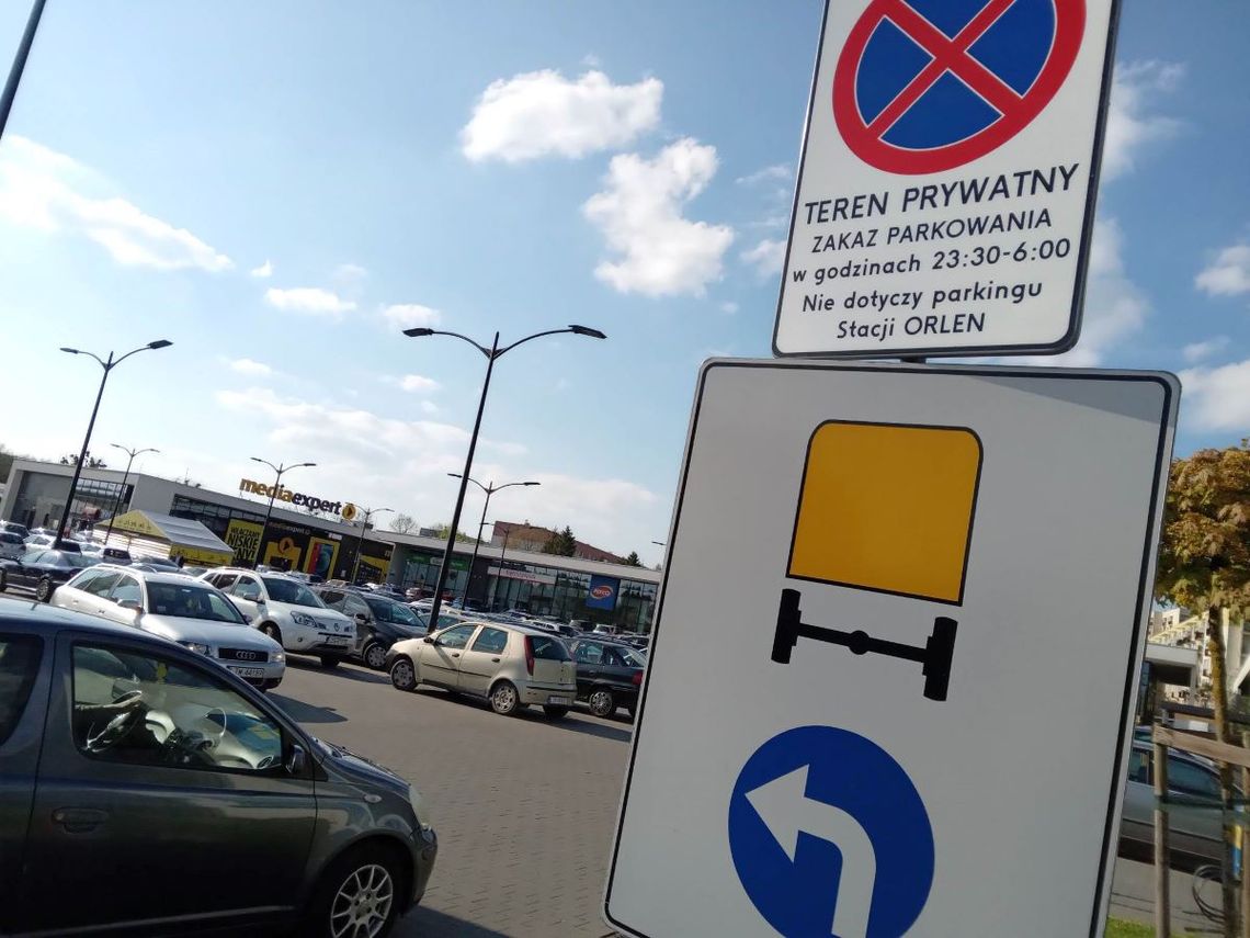 Na parkingu przy ul. Sadowej w Zamościu w godz. 23.30-6.00 obowiązuje zakaz zatrzymywania się i postoju, za wyjątkiem wjazdu na stację paliw Orlenu.