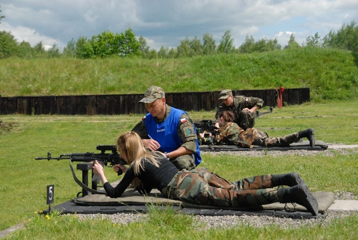 Zamość: Strzelali, czołgali się, rzucali granatami. Która szkoła wygrała IX Zawody Sportowo-Obronne?