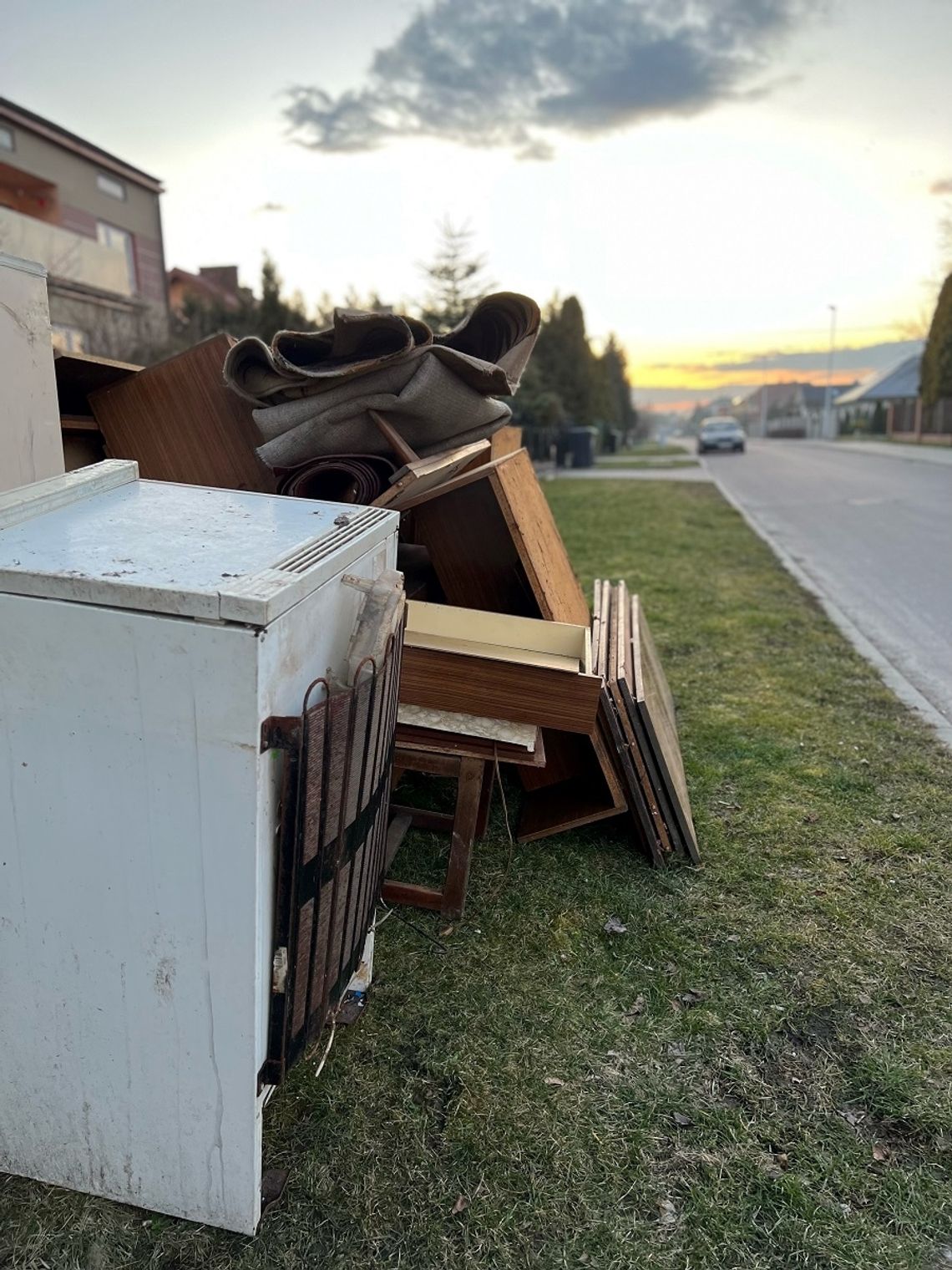 W Zamościu rozpoczęto mobilną zbiórkę odpadów wielkogabarytowych oraz „elektrośmieci”.