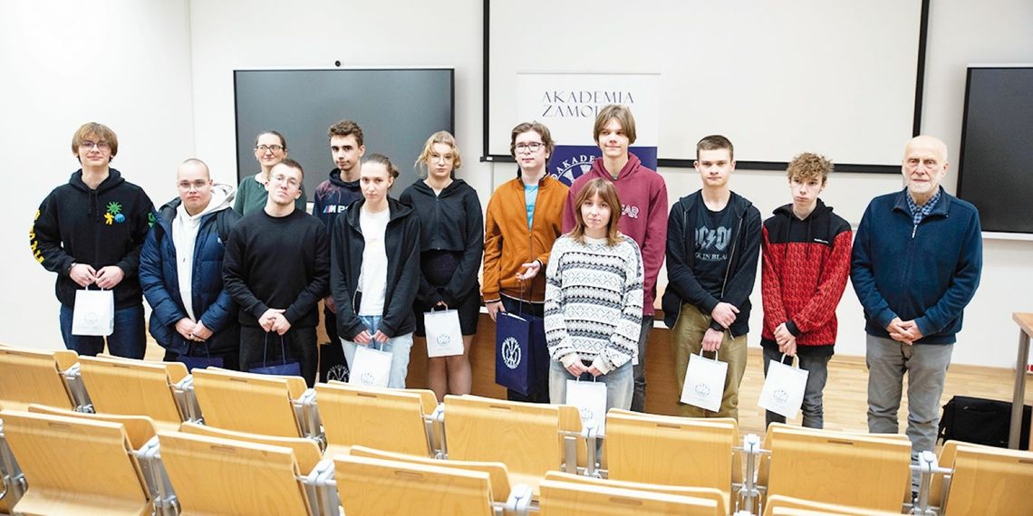 Laureaci konkursu matematycznego organizowanego przez Akademię Zamojską otrzymali nagrody i upominki.