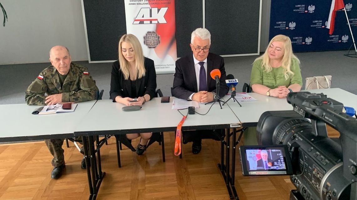 Poseł Sławomir Zawiślak zachęcał na konferencji prasowej do udziału w akcji krwiodawstwa.