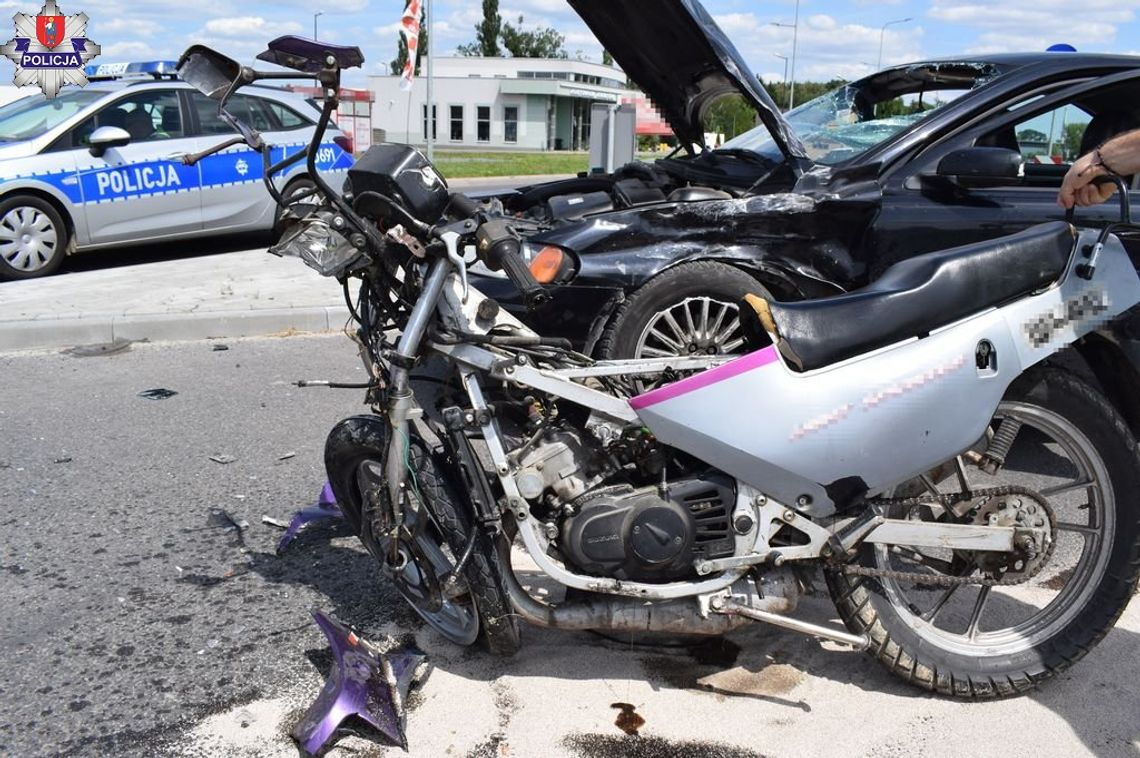 Zamość: Wypadek na ulicy Dzieci Zamojszczyzny. Kierowca motoroweru w szpitalu