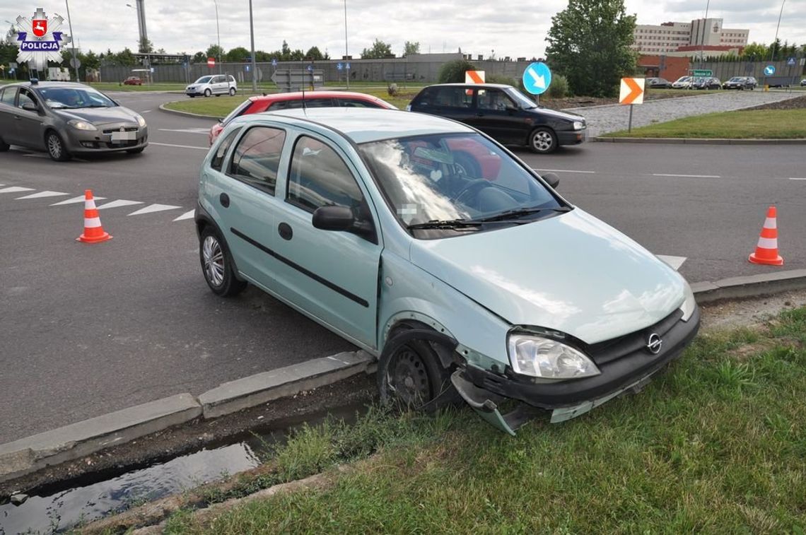 Zamość: Zamiast na rondo wjechał na pas zieleni