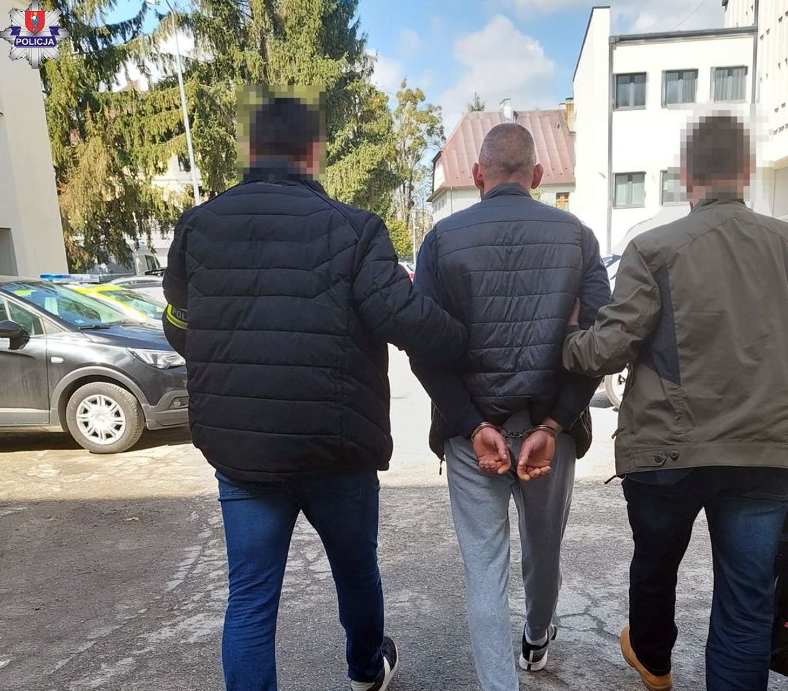 Zamość: Zarzuty i areszt dla 38-latka za posiadanie narkotyków. Grozi mu kara 10 lat więzienia Kryminalni z zamojskiej komendy zatrzymali 38-latka, u którego w mieszkaniu odnaleźli znaczną ilość narkotyków.