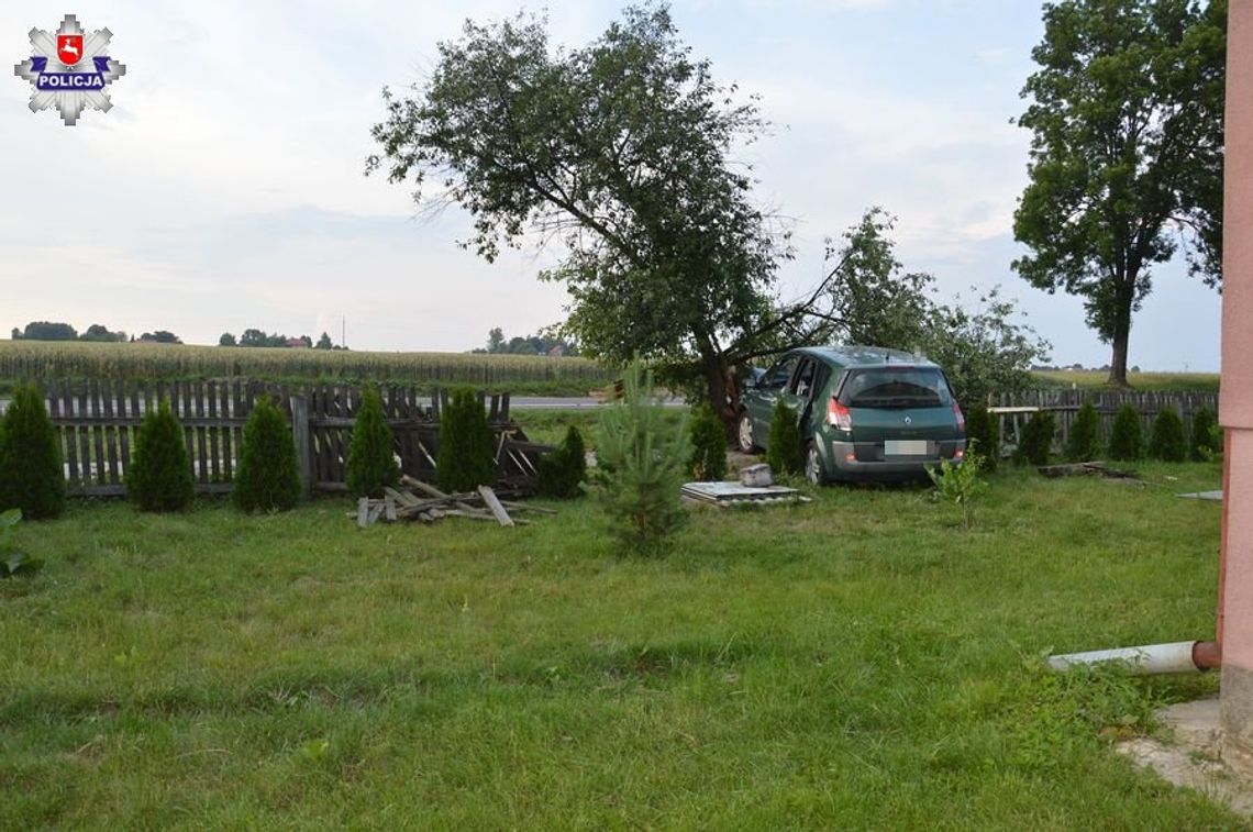 Zamość: Zasnął za kierownicą i uderzył w ogrodzenie