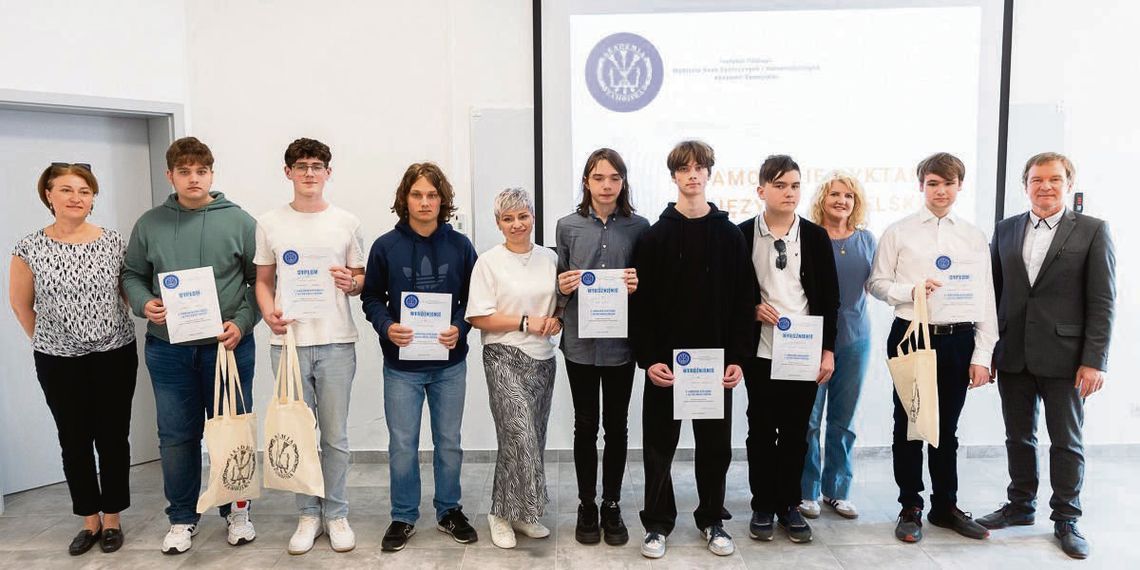 Najlepsi z Dyktanda w Języku Angielskim. Fot. AZ