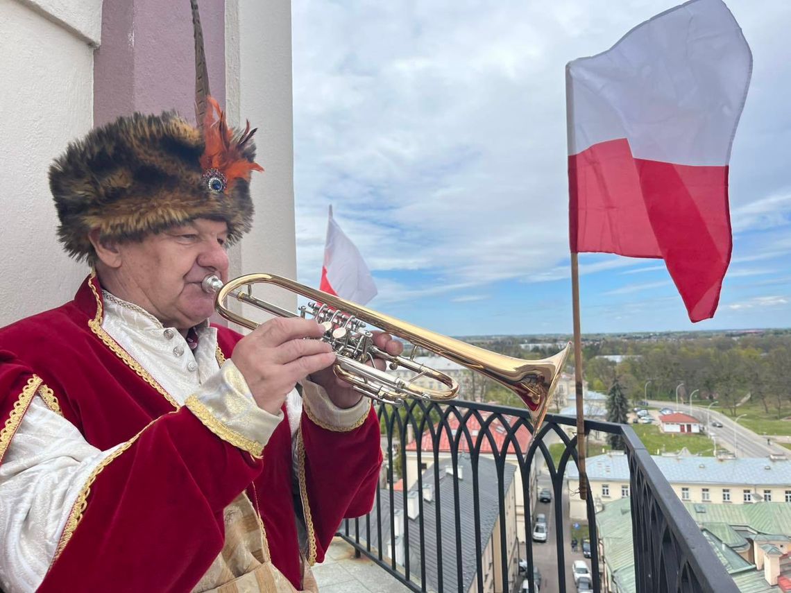 Pan Krzysztof jest absolwentem zamojskiej szkoły muzycznej pierwszego stopnia, gdzie uczył się gry na trąbce.