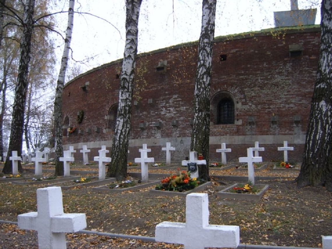 Zamość: Zrobią porządki na wojennych cmentarzach