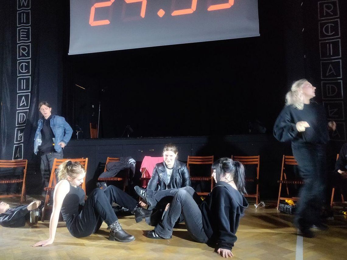 Młodzież z Zamojskiego Studia Teatralnego oraz Grupy Kolulu działającej przy Centrum Kultury i Bibliotece Publicznej w Zwierzyńcu odniosła znaczący sukces podczas Lubelskich Spotkań Teatralnych „Zwierciadła”.