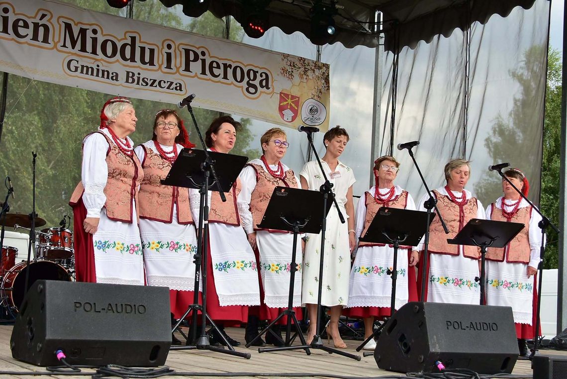 Zapach miodu, smak pieroga i tłumy nad zalewem Zapach miodu, smak pieroga i tłumy nad zalewem