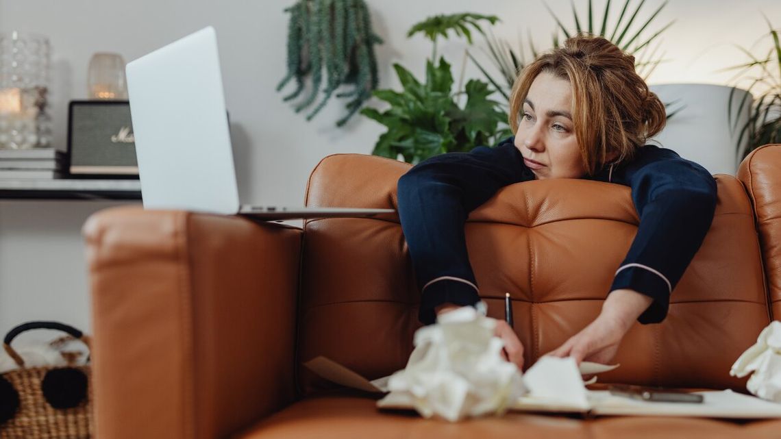 Według danych resortu pracy, w lutym 2026 r. stopa bezrobocia w Polsce wzrosła do 6,1 proc. W urzędach pracy było zarejestrowanych już 956 tys. osób. o 110 tys. więcej niż rok wcześniej.