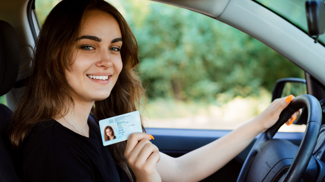 Zdający egzamin na prawo jazdy zobaczą, który egzaminator najbardziej oblewa.