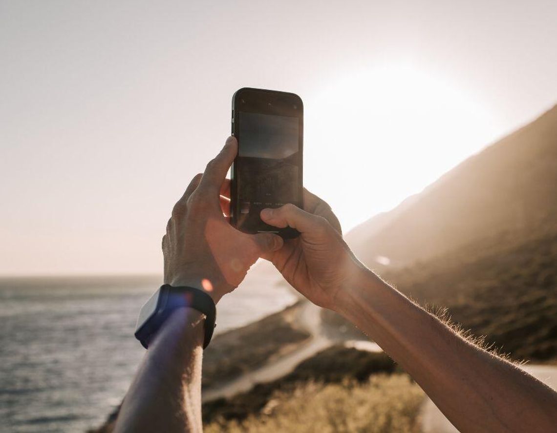 Zdjęcie z wakacji na L4? ZUS cofa zasiłki i żąda zwrotu pieniędzy ZUS coraz częściej kontroluje chorych także przez media społecznościowe