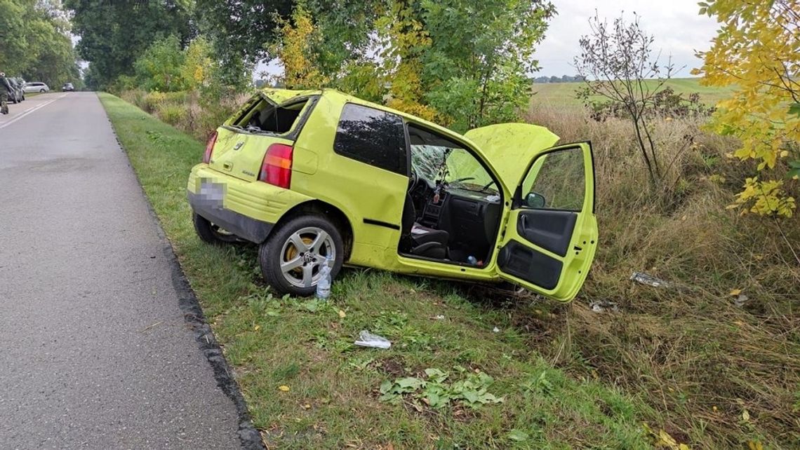 Zimno: Dachowali w samochodzie. Oboje trafili do szpitala