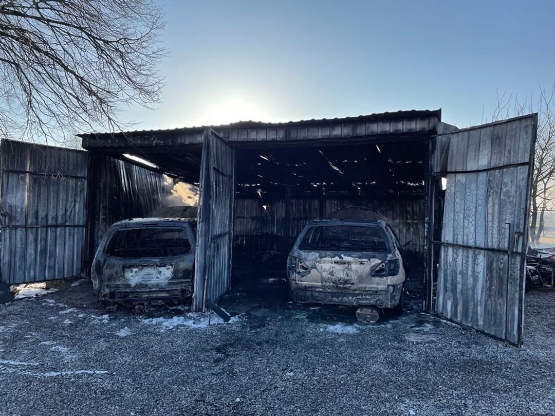Zimno: Garaż i samochody strawił ogień