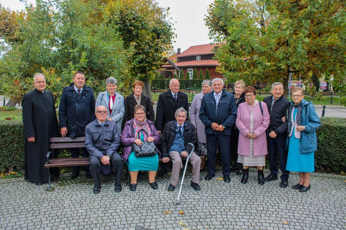 10 par z gminy Grabowiec świętowało złote gody 10 par z gminy Grabowiec świętowało 22 października jubileusz 50-lecia pożycia małżeńskiego.