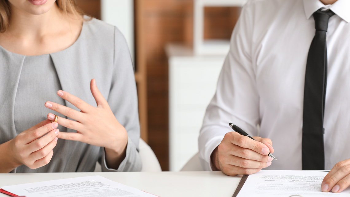 Nie trzeba będzie iść do sądu, żeby się rozwieść – tak mają się zmienić przepisy dotyczące rozwodów.