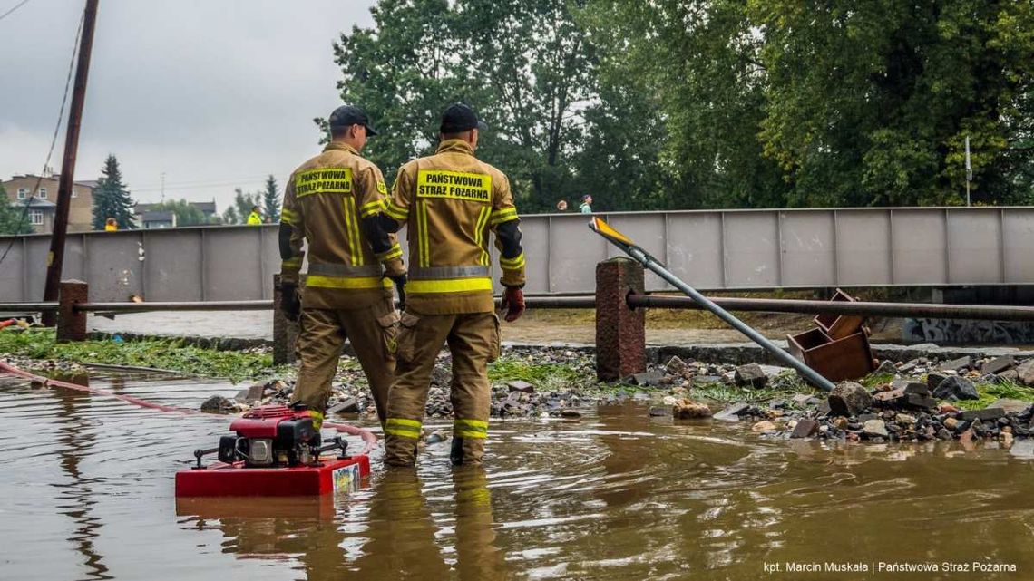 Woda zniszczyła nowe stadiony. Zabrała sprzęt. Szefowie klubów sportowych są załamani. I liczą straty. Olbrzymie.