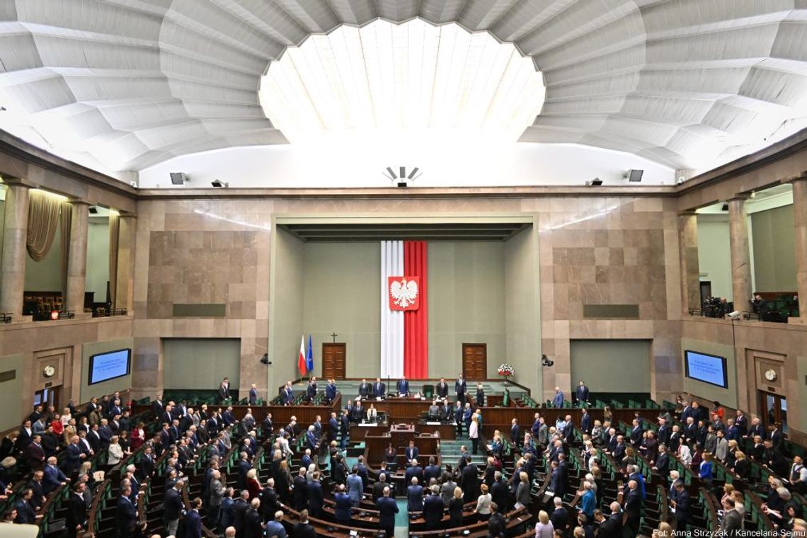 Parlament intensywnie pracuje nad zniesieniem dwukadencyjności.