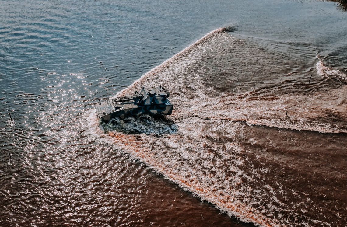 „Żelazna Brama-25” to nie tylko test wyszkolenia i integracji nowych systemów uzbrojenia, ale również jasny sygnał polityczny.