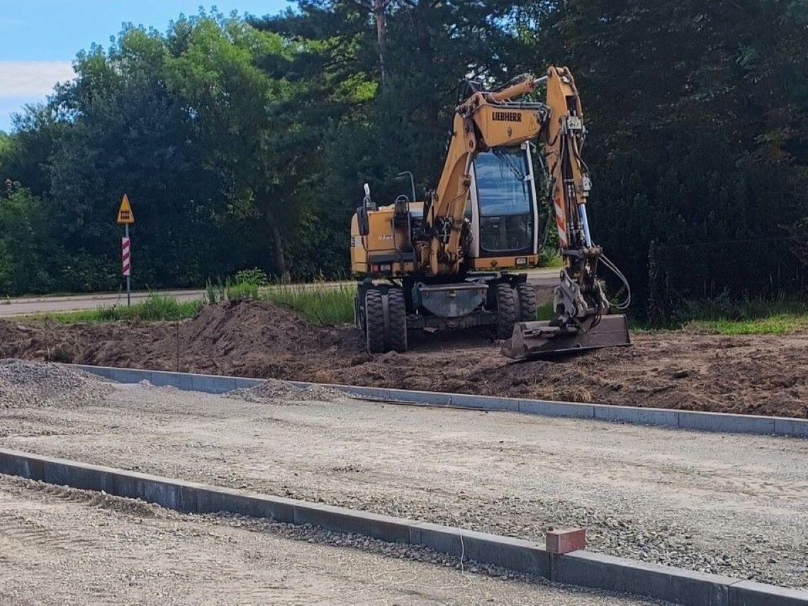 Trwają prace przy budowie nowej drogi gminnej – ul. mjr. Tadeusza Kuncewicza „Podkowy” w Zwierzyńcu.