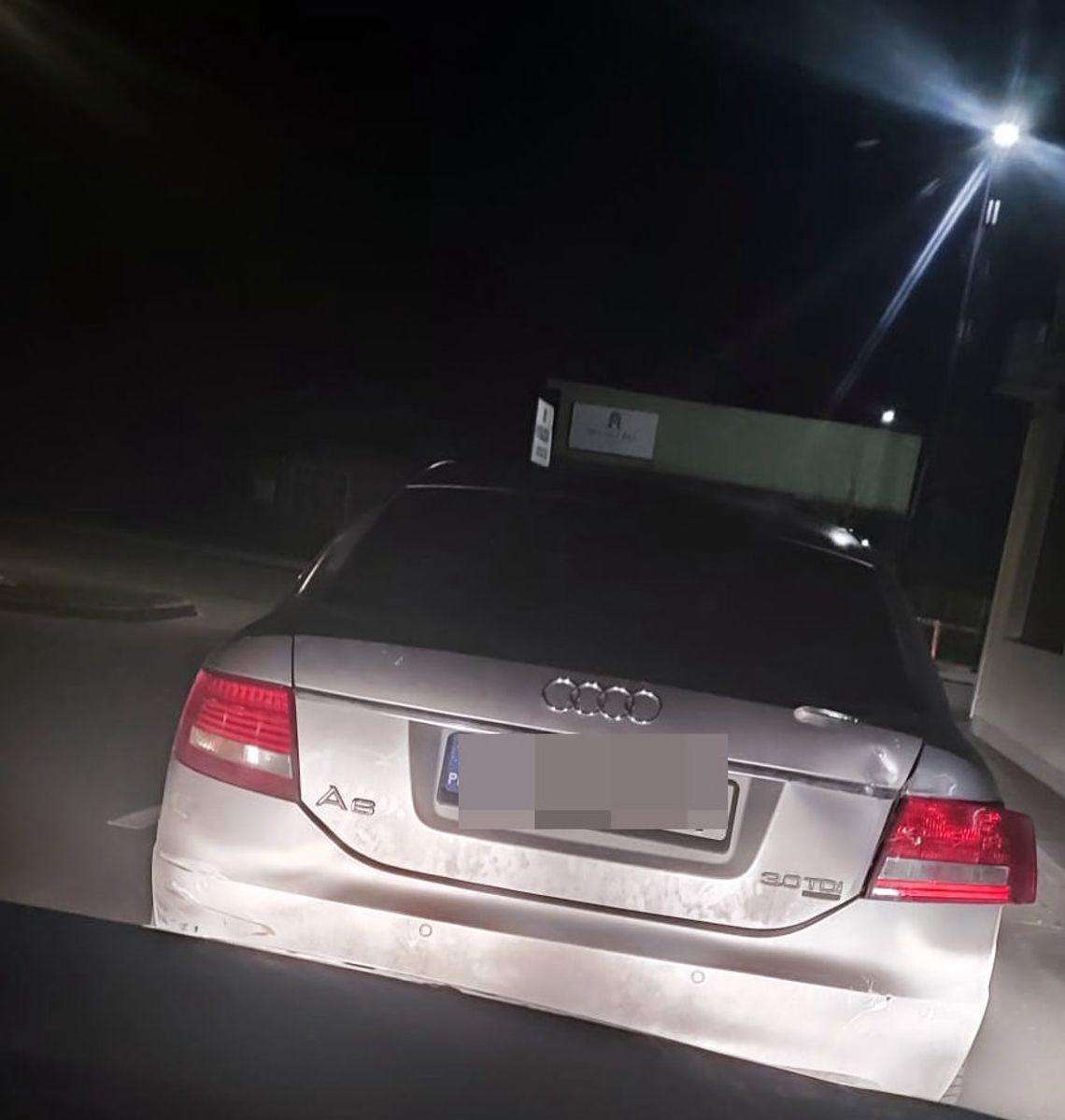 Zwierzyniec: Pijany kierowca z psem na kolanach. Zatrzymany dzięki obywatelskiemu zgłoszeniu Nietrzeźwy kierujący audi zatrzymany dzięki obywatelskiemu zgłoszeniu w Zwierzyńcu.