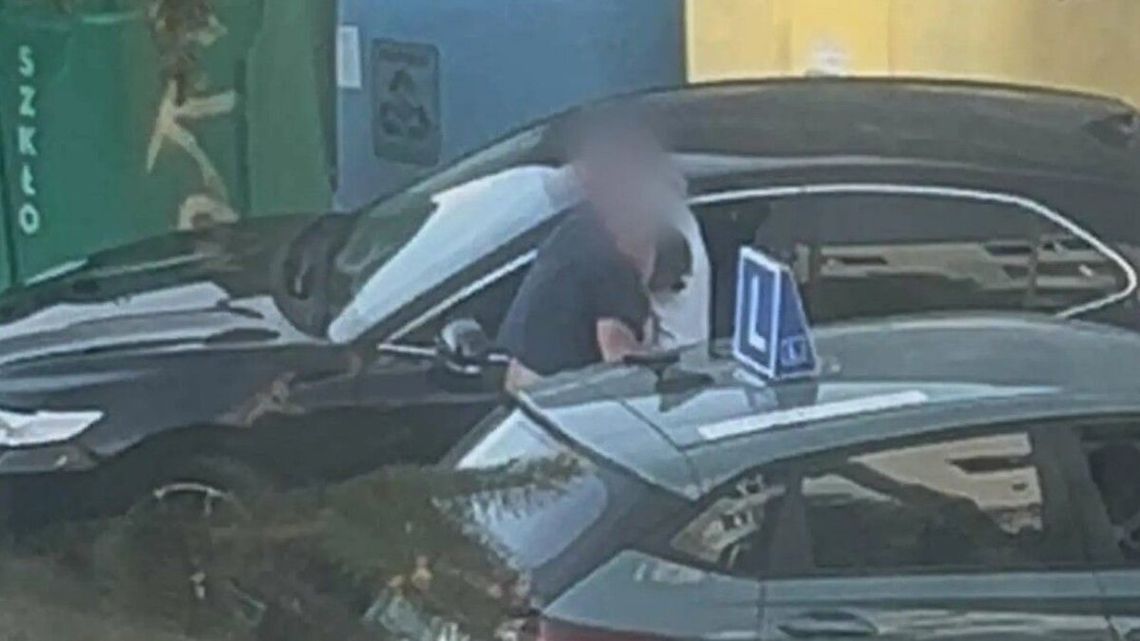 Zwrócił uwagę instruktorowi jazdy. Został pobity na oczach kursanta Instruktor jazdy odpowiedział pięściami na krytyczne uwagi innego kierowcy, że prowadząc auto, rozmawia przez telefon. Na dodatek w obecności kursanta.