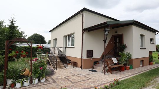 Dom z dużym budynkiem gospodarczym w Łabuniach Dom z dużym budynkiem gospodarczym w Łabuniach