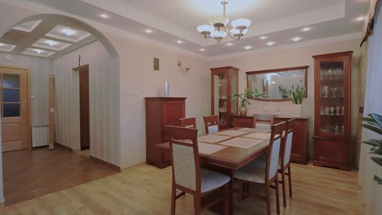 Dom z ogrodem, tarasem i garażem