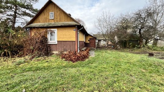 Działka z zabudowaniami w Hostynnem-Kolonii