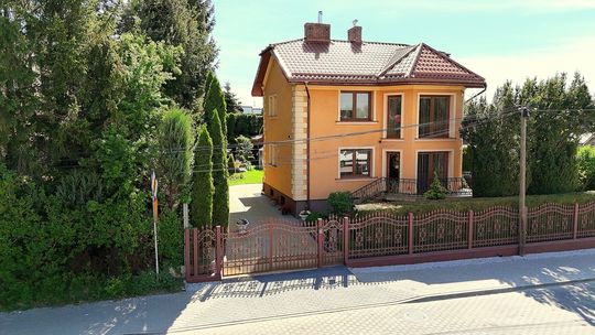 Elegancki dom w sercu Zamościa – z ogrodem!