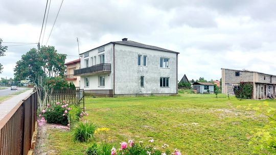 Przestronny dom z ogrodem i garażem!