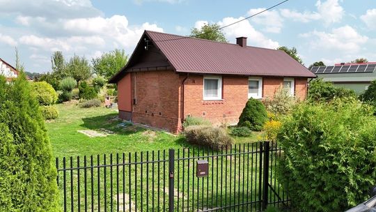 Przytulny dom wśród zieleni – Zwiartów