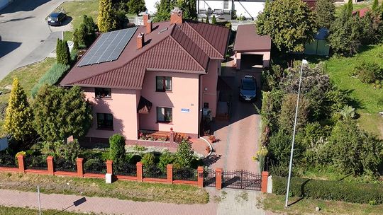 Wygodny dom z możliwością prowadzenia działalności Wygodny dom z możliwością prowadzenia działalności