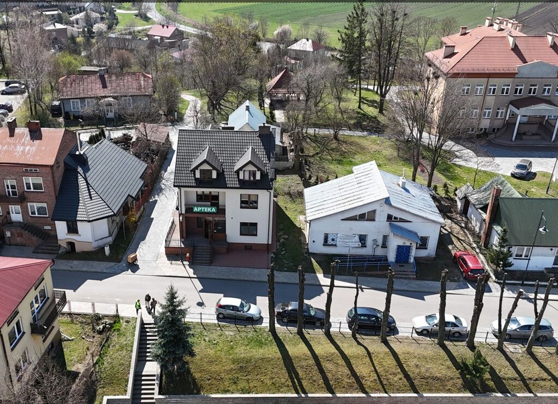 Budynek usługowy z potencjałem – Komarów Budynek usługowy z potencjałem – Komarów