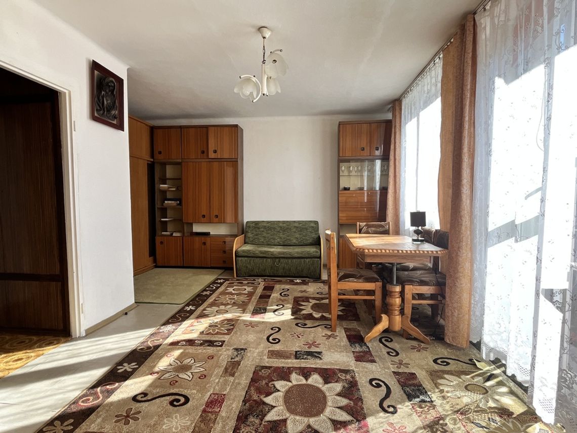 Kawalerka na 2 piętrze w centrum miasta.